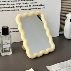 奶油色化妝立式桌面折疊桌鏡, 黃色