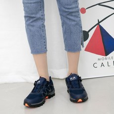 A-MAX 女款徒步鞋