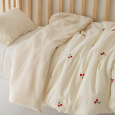 uterus 孩童絎縫刺繡棉質冬季被, 櫻桃款