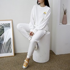 SOON2DLE 為女士的微笑刺繡火車上下設置