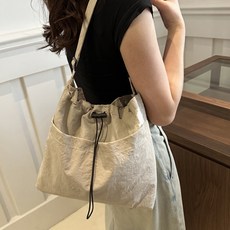 Syunick 女款超輕量斜背包, 象牙白