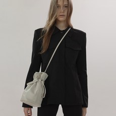 ANODDS Lujin 皮革水桶肩背包