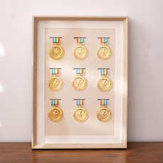 Soulrich 珍貴紀念獎牌收納相框 9枚獎牌展示, 1個, 白橡木色