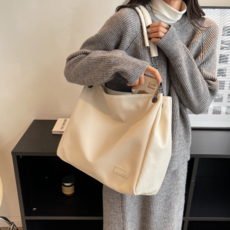 다비글로우 대용량 가죽 데일리 심플 체인 숄더백