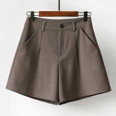 MarketA 女性修身單褶西裝短褲