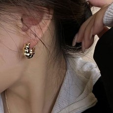 gelluna 女款厚實麻花扭結易扣式圈形耳環 P-214