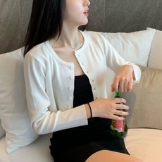 구디프 여성용 가든뷰 라운드넥 크롭 버튼 가디건