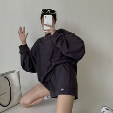 Goodif 女款灰色華夫格寬鬆大學T+短褲套裝