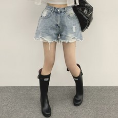 With Huilin 女款短版破洞牛仔短褲