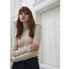 EGOIST 女款 SOFT 修身版型 羅紋變形 高領套頭衫 EQ4BO007