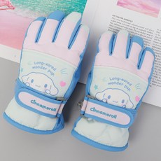 三麗鷗女童閃亮探頭防寒手套 雙手穿戴