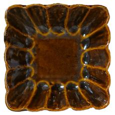 茶釉刻紋4吋角缽-日本制，陶瓷材質，長9cm x 9cm x 高3.5cm，容量80mL, 單色, 1個