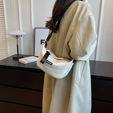 新款韓版斜肩柔軟時尚百搭女包 側背包 斜肩包 餃子包 收納包 化妝包 相機包, 14 x 24 x 8cm, 白色