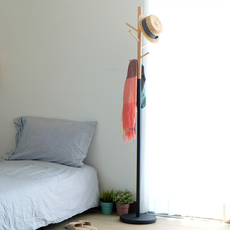 EASYHOME 六掛勾實木鐵管衣帽架, (寬)28 × (深)28 × (高)176公分, 原木色 + 黑色