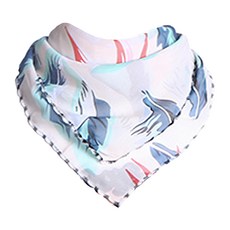 e.city 時尚百搭透氣防曬絲巾口罩-綠羽毛，輕盈透氣，時尚印花設計, 平舖測量口罩部份約21x12cm，絲巾部份約47x47cm