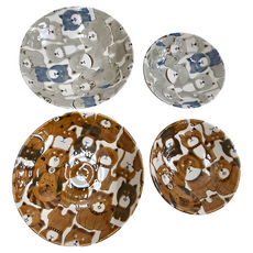 AWASAKA 粟坂 柴犬餐盤4件組 陶瓷材質, 4件組餐盤(各2個：盤子 + 碗), 棕色 + 白色 + 藍色 + 灰色, 1組