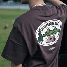 BOHRHOO 露營印花短袖 T-Shirt, S, 紅棕
