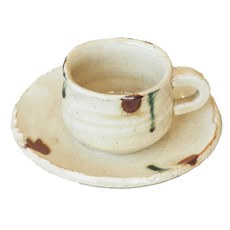 黃瀨戶杯盤組-日本製 杯把長10.5cm 寬7.7cm 高6.5cm 盤寬15cm 高2.5cm 滿水容量180mL 陶瓷材質, 1組