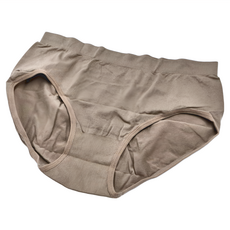 愛米克拉 中腰無縫純色包臀內褲 90%尼龍 10%彈性纖維