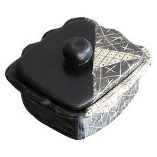 美濃燒 黑織部角型蓋物, 日本製, 寬13cm 高9cm, 滿水容量240mL, 陶瓷, 1個, 單一顏色