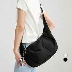 ADDEDIT 卡米拉 斜背流浪包 + 鑰匙圈, 黑色