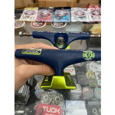 雷橋 thunder T橋 滑板進口橋 單空橋 鍛造底座 尺寸147 pu基本無磨損 整體成色還行 滑板支架, 如圖所示, 1個