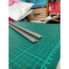 鋁質掛軸組 44公分 兩支裝含掛勾邊蓋帽 海報畫軸展示架, 44公分,厚度2公分含配件一組, 1個
