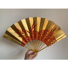 金箔底朱竹扇面摺扇, 如圖所示, 1個