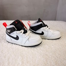 나이키 키즈 유아 아동 데일리 신기편한 가벼운 발편한 이쁜 조던1미드