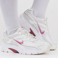 나이키 여성 통기성 좋은 데일리 러닝화 쿠션감 있는 트레이닝화 메쉬 갑피 키높이 운동화