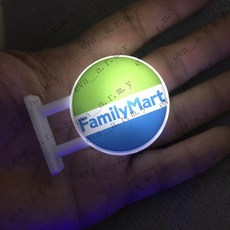 便利店風格磁吸冰箱貼：創意燈牌造型，內置LED燈，羅森7-11主題微縮模型裝飾, 20g全-傢圓形雙腳白框【電池款】