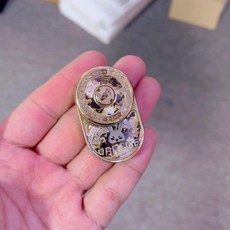 銅馬兔子 鑲嵌封晶 接各種加工 刀墜編織 鑲嵌封晶 夜光填充 劃痕修復 表面 噴砂 石洗 瓷洗 拋光 霧面拋光 絲綢拋光, 如圖所示, 1個