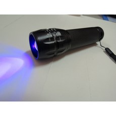 紫光驗鈔照明檢驗手電筒 紫外線LED紫光燈UV 螢光票據防偽、玉石翡翠古董寶石鑑定玉石燈, 1個, 手電筒 簡配 (單手電筒+4號電池槽)