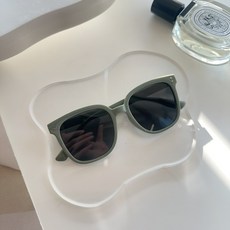 B.P飾品專賣 十月新款-偏光抗UV400 兒童無毒矽膠潮流鉚釘方框墨鏡 太陽眼鏡 輕量 檢驗合格 抗UV400 兒