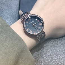 ULZZANG 復古羅馬數字皮帶手錶，簡約小巧石英錶