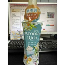 LION獅王 Aroma Rich 衣物香氛柔軟精 480ml 日本進口 衣物清潔劑, 1個