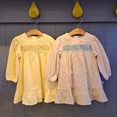 모이몰른 (NC광명점) 헤일리우븐원피스 M251OPB07P 잔잔한 클로버 무늬 짜임이 고급스러우며 가볍고 산듯한 컬러의 원피스 입니다.