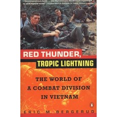(영문도서) Red Thunder Tropic Lightning: The World of a Combat Division in Vietnam Paperback, Penguin Adult Hc/Tr, English, 9780140235456