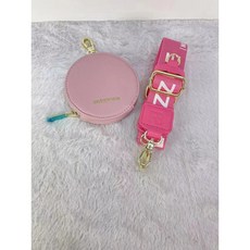 mizzue 小鳥品牌寬背帶 LOGO 印花 厚磅相機背帶HB008 圓餅錢包 (台灣現貨)韓版百搭, 1個, 粉色背帶+圓餅錢包(現貨)