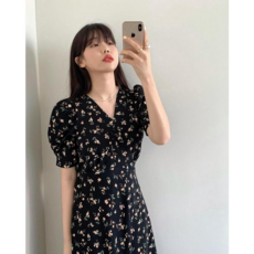 法式復古碎花V領泡泡袖中長洋裝, 黑色