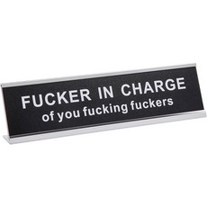 너를 담당하는 Fucker Fucks Funny 책상 접시 표지판 2 8 은색 홀더가 있는 검은색, Black Plate with