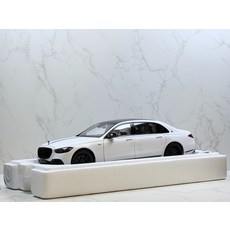 AR 1/18 賓士邁巴赫 S680 暗夜版本 合金車模, 1個