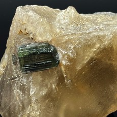 稀有古老茶水晶共生綠碧璽原礦石，超美溶蝕印記，骨幹水晶，尺寸91*115*77mm, 1個