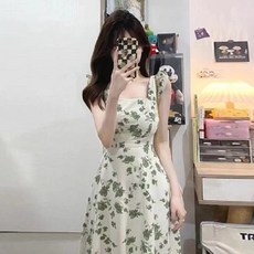 女裝法式碎花連衣裙2026夏季新款方領收腰顯瘦小清新中長裙子, M