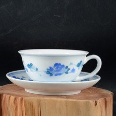 高白泥高白釉 手繪青花芙蓉花 茶杯茶託一套, 如圖所示