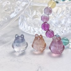 ₍мσσи_нασ ᙏ̤̫͚ 紫色龍貓寶寶 螢石 雕刻件 小配件 約1.5cm 可愛 療癒（隨機出貨）上下手串孔