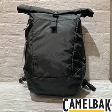 Camelbak Pivot 20 輕量捲口式日用背包 黑 鐵灰 時尚休閒 捲口設計 輕便舒適, 質感黑