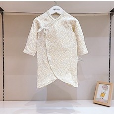 [아가방] 강남점* 할인/잔잔한 플라워 패턴에 화사한 배내 가운/편리한 똑딱이 장착/안심 무형광 면100%