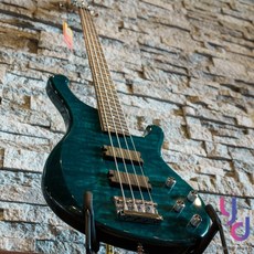 Bullfighter 鬥牛士 DB100 四色可選 入門 新手 神器 雲狀 雙雙 主動式 電貝斯 Bass, 綠色