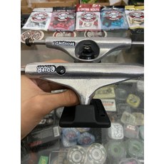 independent 因地 indy 滑板進口橋 黑八簽名款 雙空橋支架 尺寸139 pu無磨損, 如圖所示, 1個